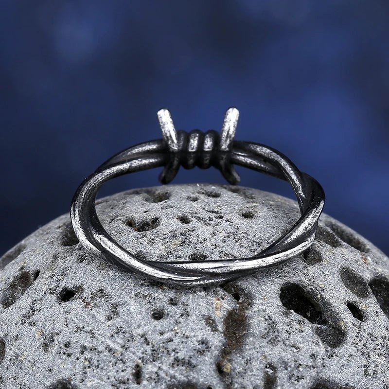 Single Barb Wire Knot Ring - Chrome Cult