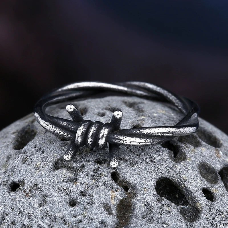 Single Barb Wire Knot Ring - Chrome Cult