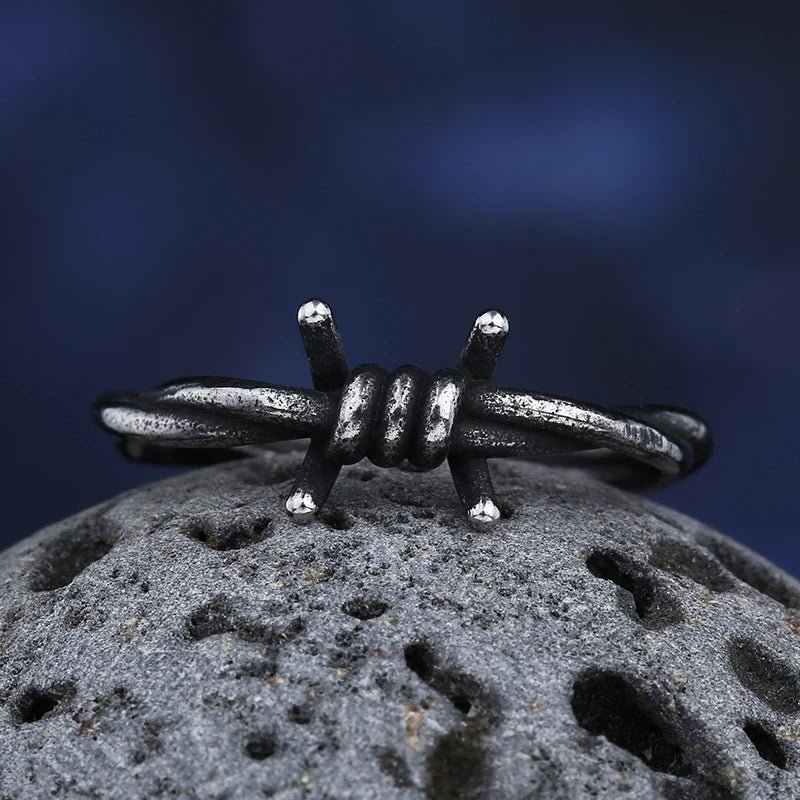 Single Barb Wire Knot Ring - Chrome Cult